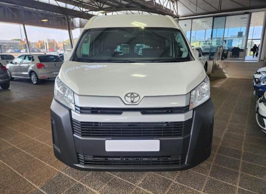 Toyota Quantum 2,8 GL or similiar