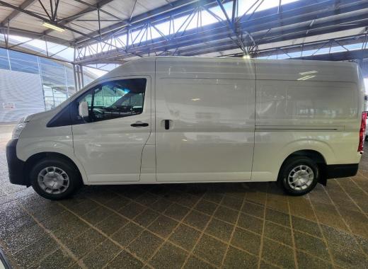 Toyota Quantum 2,8 GL or similiar